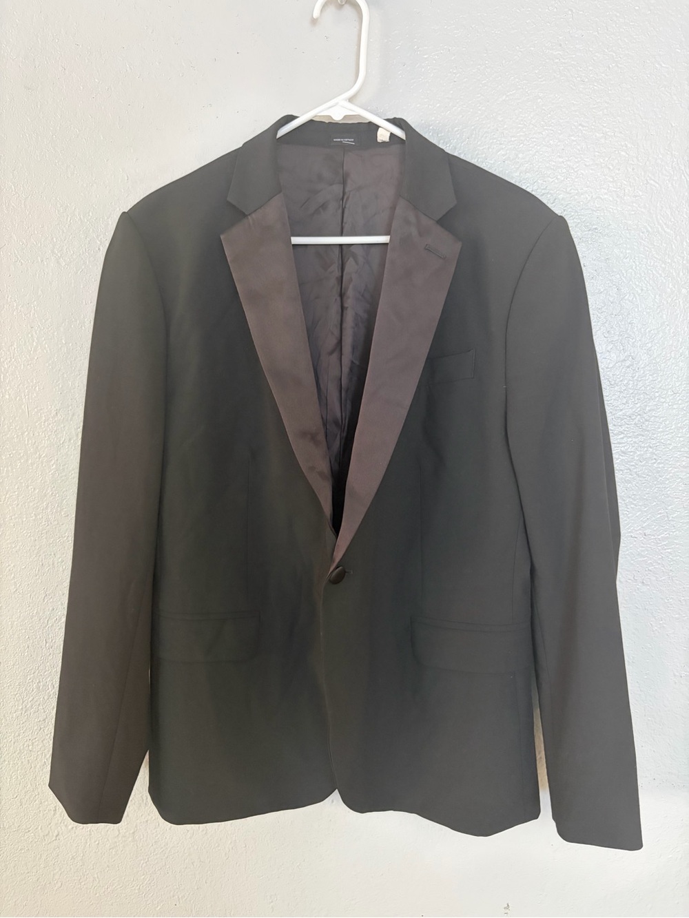 jf j.ferrar Black Tuxedo Jacket with Satin Lapel (B3)